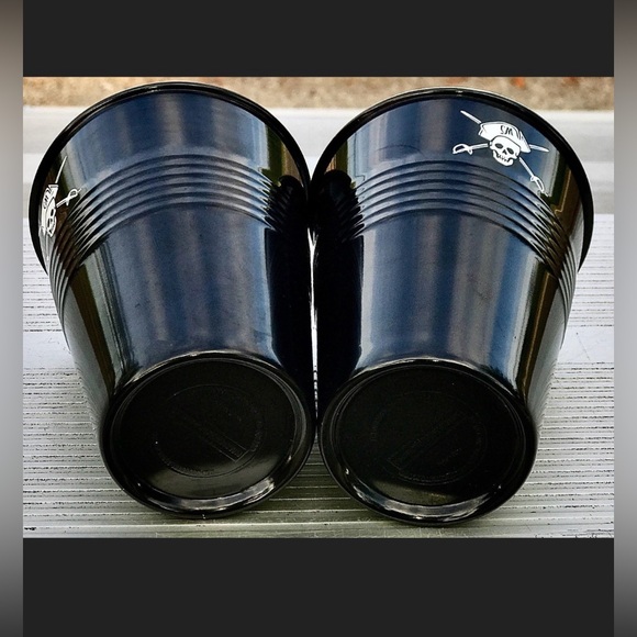 Officially Licensed Captain Morgan Rum Skull & Crossbones Pirate Plastic Glasses - Picture 3 of 5